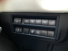 Cargar imagen en el visor de la galería, Toyota Sequoia Capstone Hibrida Modelo 2025