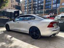 Cargar imagen en el visor de la galería, Volvo S60 T5 R-Design Modelo 2021
