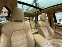 Cargar imagen en el visor de la galería, Porsche Cayenne Platinum Edition Modelo 2017