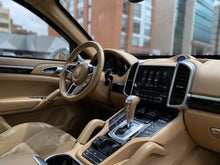 Cargar imagen en el visor de la galería, Porsche Cayenne Platinum Edition Modelo 2017
