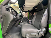 Cargar imagen en el visor de la galería, Jeep Wrangler Sport Modelo 2020