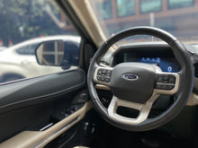 Cargar imagen en el visor de la galería, Ford Expedition Limited Modelo 2022
