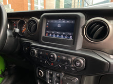Cargar imagen en el visor de la galería, Jeep Wrangler Sport Modelo 2020