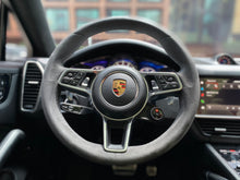 Cargar imagen en el visor de la galería, Porsche Cayenne GTS Coupé Modelo 2022