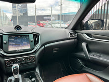 Cargar imagen en el visor de la galería, Maserati Ghibli Modelo 2015