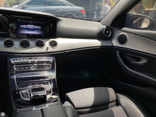 Cargar imagen en el visor de la galería, Mercedes-Benz E200 Modelo 2017