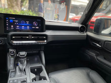 Cargar imagen en el visor de la galería, Toyota Land Cruiser Prado TXL Modelo 2025