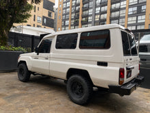 Cargar imagen en el visor de la galería, Toyota Land Cruiser Serie 70 Modelo 2016