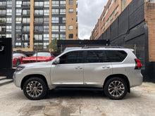 Cargar imagen en el visor de la galería, Toyota Prado TX Blindada Modelo 2013