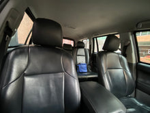 Cargar imagen en el visor de la galería, Toyota Prado TX Blindada Modelo 2013