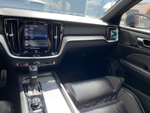 Cargar imagen en el visor de la galería, Volvo S60 T5 R-Design Modelo 2021