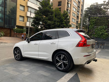Cargar imagen en el visor de la galería, Volvo XC60 T5 R-Design Modelo 2019