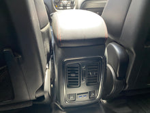 Cargar imagen en el visor de la galería, Dodge Durango GT Modelo 2018