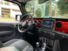 Cargar imagen en el visor de la galería, Jeep Wrangler Unlimited Modelo 2021