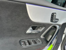 Cargar imagen en el visor de la galería, Mercedes-Benz AMG A35 4MATIC Híbrido Modelo 2023