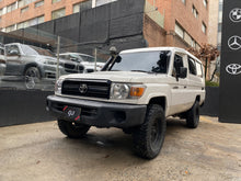 Cargar imagen en el visor de la galería, Toyota Land Cruiser Serie 70 Modelo 2016