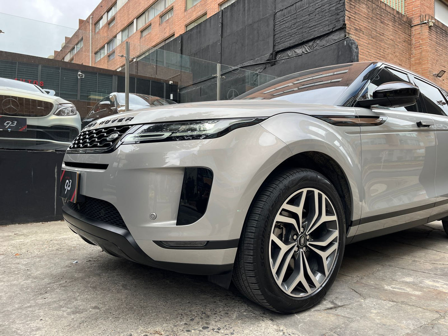 Land Rover Range Rover Evoque R-Dynamic Bronze Modelo 2023