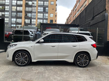 Cargar imagen en el visor de la galería, BMW IX1 xDrive30 Modelo 2025