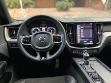 Cargar imagen en el visor de la galería, Volvo XC60 T5 R-Design Modelo 2019