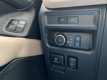 Cargar imagen en el visor de la galería, Ford Expedition Limited Modelo 2022