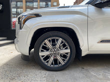 Cargar imagen en el visor de la galería, Toyota Sequoia Capstone Hibrida Modelo 2025