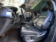 Cargar imagen en el visor de la galería, Jaguar F Pace Prestige Modelo 2017