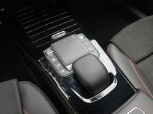 Cargar imagen en el visor de la galería, Mercedes-Benz A 180 Modelo 2022