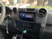 Cargar imagen en el visor de la galería, Toyota Land Cruiser Serie 70 Modelo 2016