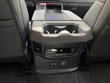 Cargar imagen en el visor de la galería, Toyota Sequoia TRD PRO Hibrida Modelo 2025