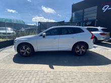 Cargar imagen en el visor de la galería, Volvo XC60 T5 R Desing Modelo 2019