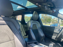 Cargar imagen en el visor de la galería, Volvo XC60 T5 R Desing Modelo 2019