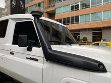 Cargar imagen en el visor de la galería, Toyota Land Cruiser Serie 70 Modelo 2016