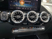 Cargar imagen en el visor de la galería, Mercedes-Benz GLA 200 Modelo 2022