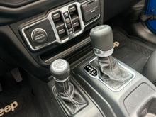 Cargar imagen en el visor de la galería, Jeep Wrangler Rubicon Sahara Modelo 2022