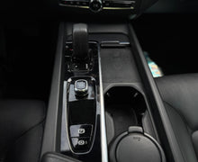 Cargar imagen en el visor de la galería, Volvo XC60 B5 Híbrida Modelo 2022