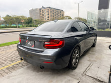 Cargar imagen en el visor de la galería, BMW M235i Coupé Modelo 2015