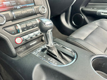 Cargar imagen en el visor de la galería, Ford Mustang GT Convertible 5.0 Modelo 2016