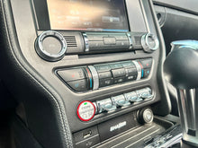 Cargar imagen en el visor de la galería, Ford Mustang GT Convertible 5.0 Modelo 2016