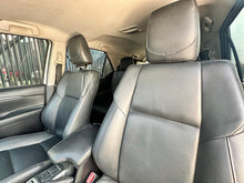 Cargar imagen en el visor de la galería, Toyota Fortuner SRV Modelo 2022