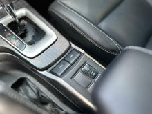 Cargar imagen en el visor de la galería, Toyota Fortuner SRV Modelo 2022