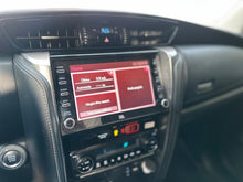Cargar imagen en el visor de la galería, Toyota Fortuner SRV Modelo 2022