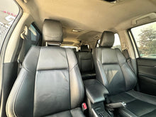 Cargar imagen en el visor de la galería, Toyota Fortuner SRV Modelo 2022