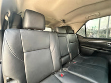 Cargar imagen en el visor de la galería, Toyota Fortuner SRV Modelo 2022