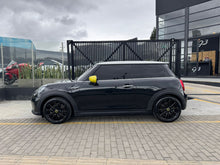 Cargar imagen en el visor de la galería, Mini Cooper SE 100 Eléctrico Modelo 2024