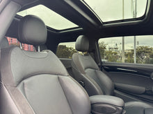 Cargar imagen en el visor de la galería, Mini Cooper SE 100 Eléctrico Modelo 2024