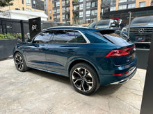 Cargar imagen en el visor de la galería, Audi Q8 55 TFSI Quattro Híbrida Modelo 2021