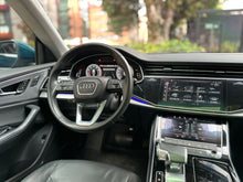 Cargar imagen en el visor de la galería, Audi Q8 55 TFSI Quattro Híbrida Modelo 2021