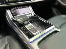 Cargar imagen en el visor de la galería, Audi Q8 55 TFSI Quattro Híbrida Modelo 2021