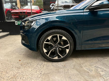 Cargar imagen en el visor de la galería, Audi Q8 55 TFSI Quattro Híbrida Modelo 2021
