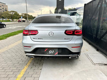 Cargar imagen en el visor de la galería, Mercedes-Benz GLC 300e Coupé 4MATIC Modelo 2022